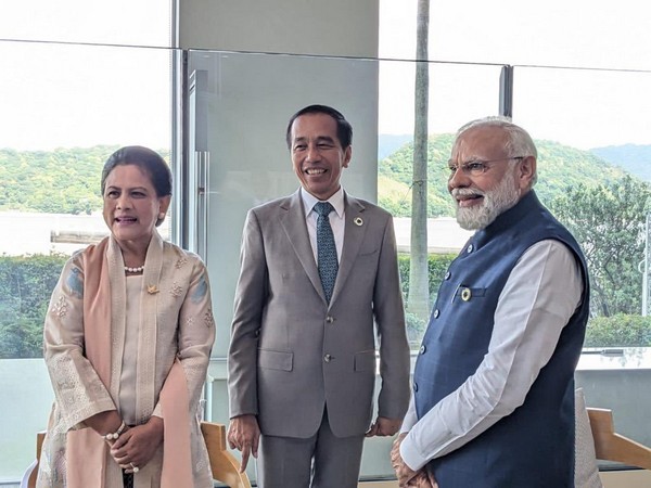 PM Modi with Indonesian President Joko Widodo, his wife (Source: @narendramodi)