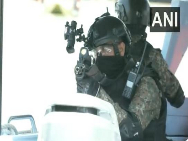 CRPF's QAT conducts mock drill on Dal Lake ( Photo/ANI)