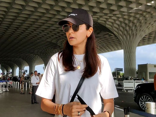 Anushka Sharma at Mumbai airport. (Image Source: ANI)