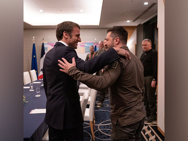 French President Emmanuel Macron with Volodymyr Zelenskyy (Image Credit: Twitter/@EmmanuelMacron)