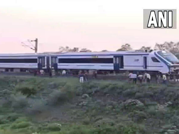 Puri-Howrah Vande Bharat Express halted. (Photo/ANI)