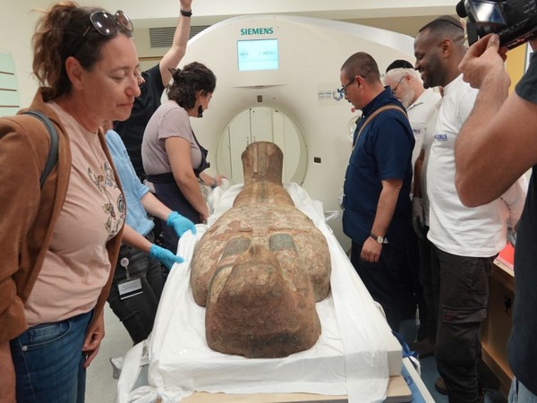 Staff from the Israel Museum and Shaare Zedek Medical Center run a CT scan on a 2,000 year-old Egyptian coffin lid. (Photo Credit: TPS)