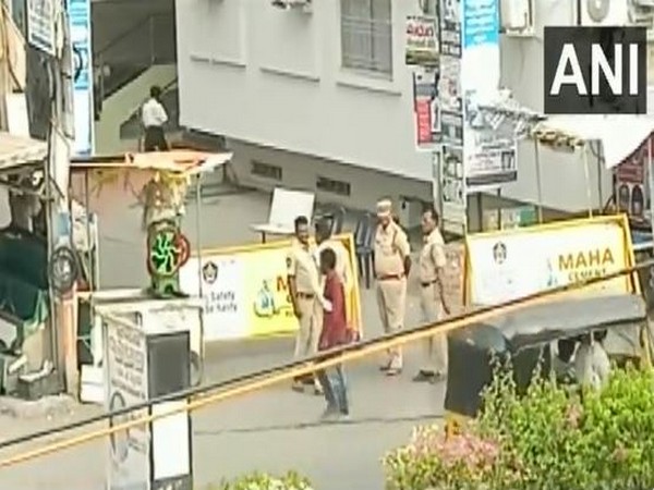 CBI officers reach Vishwabharati Hospital in Kurnool (Photo/ANI)