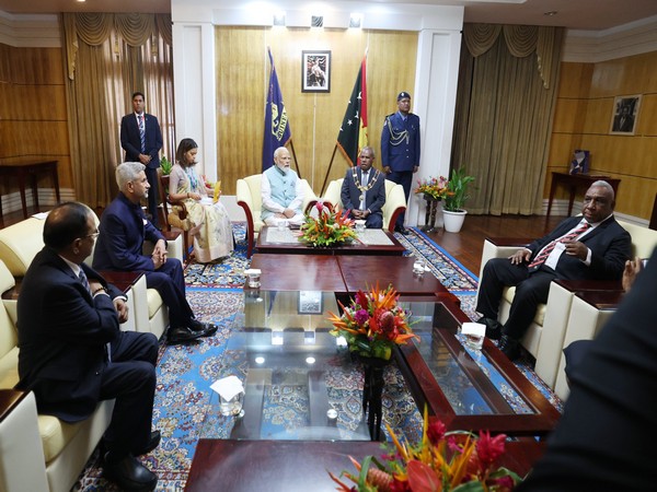 PM Modi with Papua New Guinea Governor General Sir Bob Dadae (Twitter/PMO)
