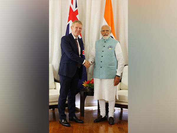 New Zealand PM Chris Hipkins with PM Narendra Modi (Image Credit: Twitter/@narendramodi)