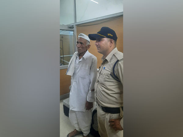 Accused Shobharam in police custody (Photo/ANI)