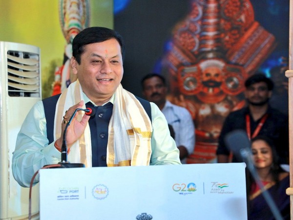 Union Minister Sarbananda Sonowal in Kerala's Munnar (Photo/Twitter)