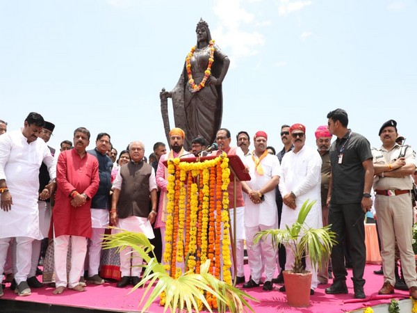 MP CM Shivraj Singh Chouhan after unveiling the statue of Rani Padmavati (Photo/ANI)