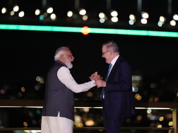 PM Narendra Modi, Australian PM Anthony Albanese at Sydney Harbour and Opera House. (Photo Credit: Twitter/@narendramodi)