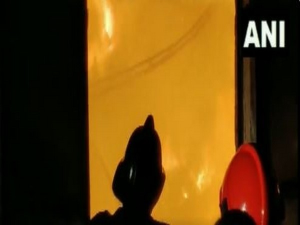 Fire personnel dousing the blaze (Photo credit/ Thane Municipal Corporation)