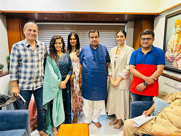 Cast of 'The Kerala Story' meet Union Minister Nitin Gadkari (Image Source: Twitter)