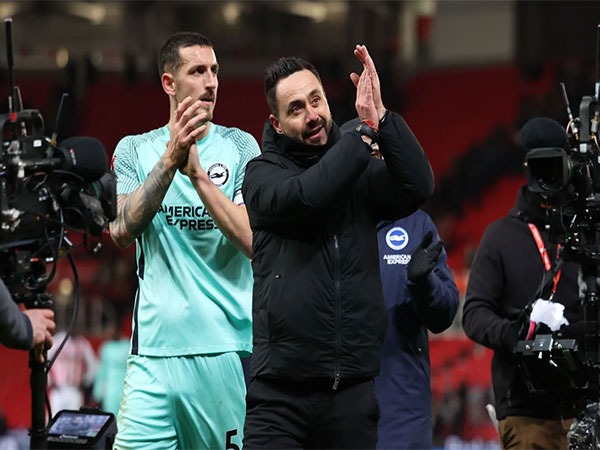 Roberto De Zerbi (in black jacket) (Photo: Brighton and Hove Albion website)
