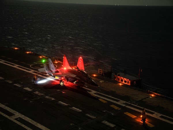 MiG-29K fighter making maiden night landing on INS Vikrant (Photo Courtesy: pib.gov.in)