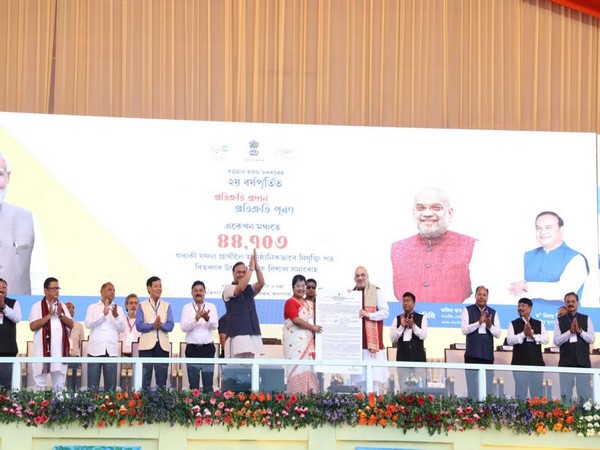 Assam CM Himanta Biswa Sarma and Union Home Minister Amit Shah during the event (Photo Courtesy: himantabiswa/Twitter)