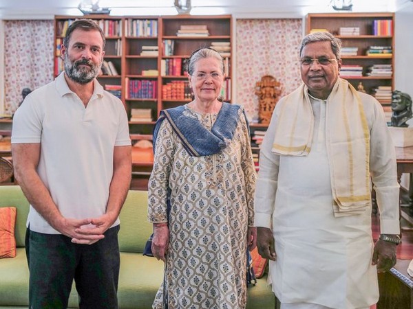 Congress leader Rahul Gandhi (left),United Progressive Alliance chairperson Sonia Gandhi (centre) and Karnataka CM Siddaramaiah (right) (Photo/ANI)