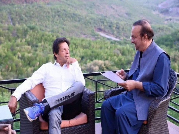  Pakistan Tehreek-e-Insaf (PTI) leader Babar Awan (on right) with Imran Khan (on left) (Photo: Twitter//@BabarAwanPK)