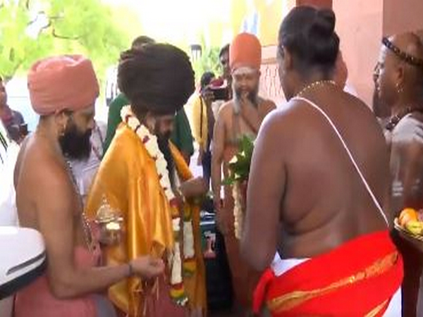 Seers of Dharmapuram Adheenam arrive in Delhi (Photo/ANI)