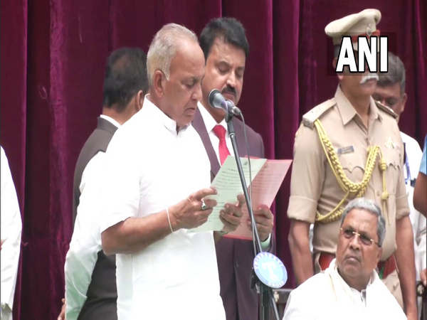 Congress leader NS Boseraju taking oath as Minister (Photo/ANI)