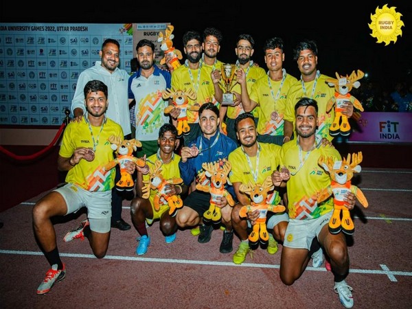 Bharti Vidyapeeth team with men's rugby trophy. (Photo- Rugby India)