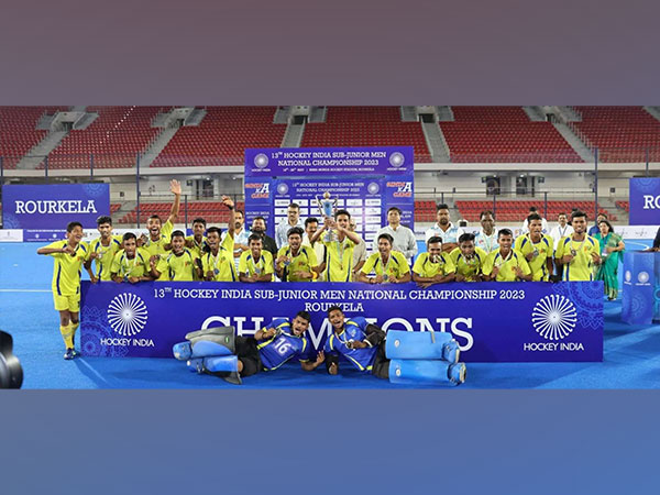 UP team lifting the trophy. (Photo- HI Media)