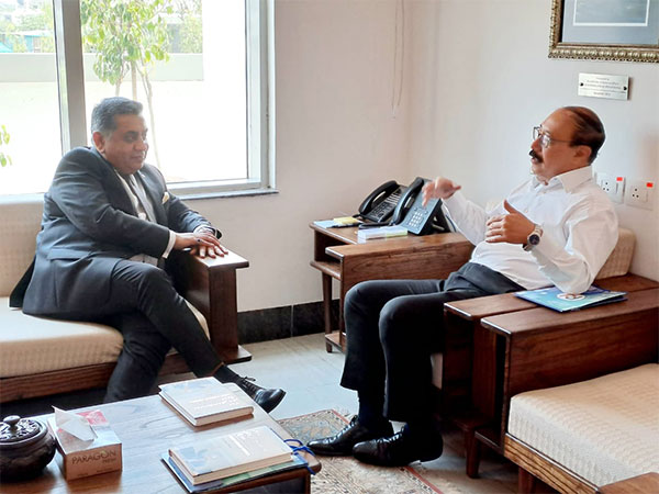 UK Minister Lord Tariq Ahmad and Former Foreign Secretary Harsh Vardhan Shringla. (Photo: Twitter//@harshvshringla)