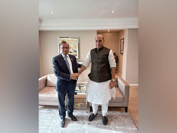Defence Minister Rajnath Singh meets Rural Development and Cooperative Minister of Bangladesh, Md Tazul Islam. (Photo Credit: Twitter/@rajnathsingh)