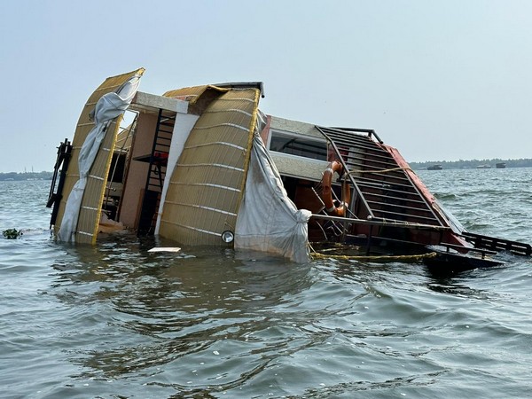 Houseboat sinks in lake at Kerala's Alappuzha. (Photo/ANI)