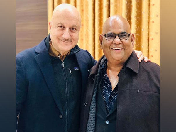Anupam Kher and Satish Kaushik (Image source: Instagram)
