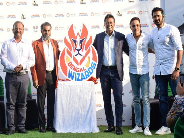 Leander Paes (Third from right) during announcement event of Bengal Wizard (Image: TPL)