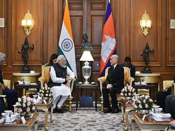 PM Modi with Cambodia's King Norodom Sihamoni (Source: Twitter/@MEAIndia)