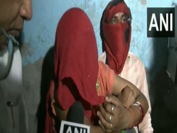 Parents of deceased girl in Shahbad murder incident (Photo/ANI)