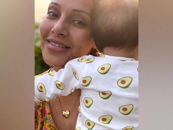 Bipasha Basu with her daughter, Devi (image source: Instagram)