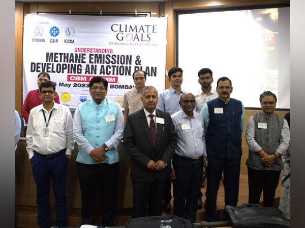 Dr. Rakesh Kumar, OSD CSIR, Vilas Tawde, Ex-MD & CEO, Essar Oil & Gas, Dr. Ramesh Dod, Dr. J S Sharma Head ICCSA, Dr. Parag Sadgir, Prakash Jha Chief Manager CMPDIL (Right to Left)