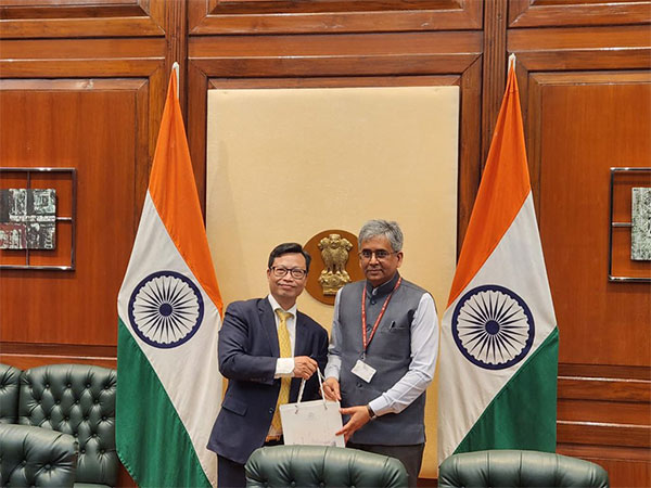 MEA Secretary (East) meets Vice Chairman of National Boundary Commission of Vietnam (Source: Twitter/@MEAIndia)