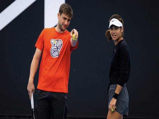 Emma Raducanu with Sebastian Sachs (Photo: Emma Raducanu/ Twitter)