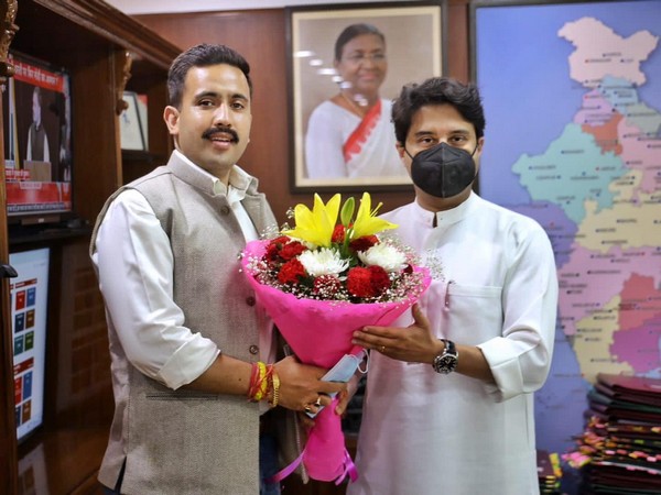 Vikramaditya Singh (Left) calls on Union Minister Jyotiraditya Scindia(Right) (Photo/ANI)