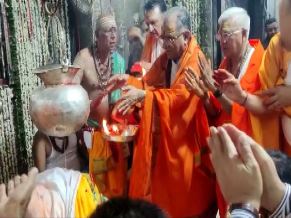 Nepal PM offers prayers at Mahakaleshwar temple in Ujjain (Photo/ANI)