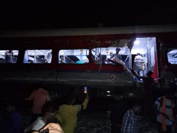 132 injured after Coromandel Express derails in Odisha's Balasore (Photo/ANI)