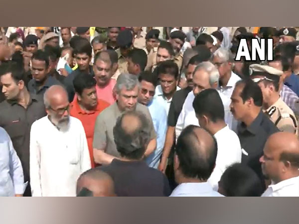 Odisha Chief Minister Naveen Patnaik and Railway Minister Ashwini Vaishnaw (Photo/ANI)