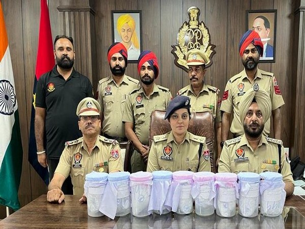 Punjab Police seized 9.397 Kg of Heroin(Photo/Twitter/@DGPPunjabPolice)