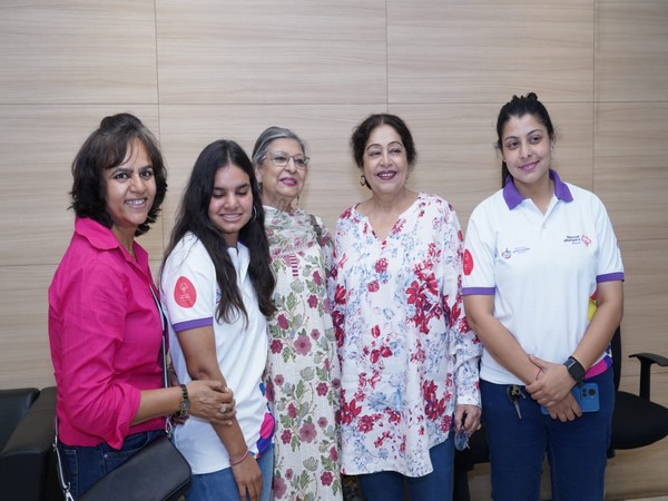 Kirran Kher with the athlete (Photo credits: Special Olympics Bharat)