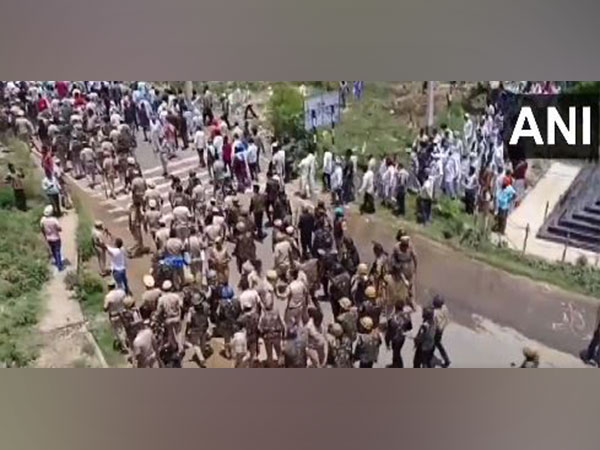 Farmers blocks NH-44 in Haryana's Kurukshetra (Photo/ANI)