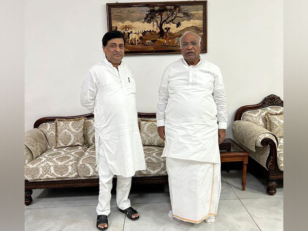 Former Maha CM Ashok Chavan meets Kharge (Photo: Twitter/@AshokChavanINC)
