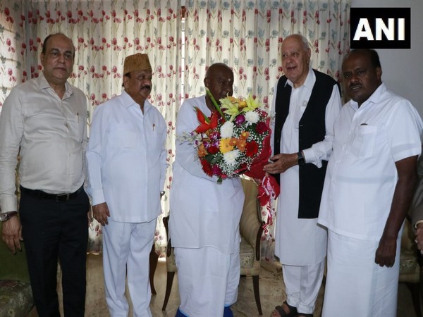 Jammu and Kashmir National Conference chief Farooq Abdullah meets fomer Prime Minister and JD(S) president HD Deve Gowda in Bengaluru. (Photo/ANI)