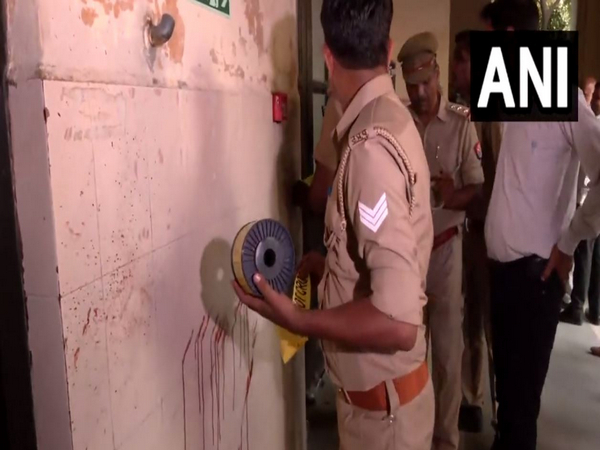 Uttar Pradesh Police seal the crime scene at Lucknow Civil Court (Photo/ANI)