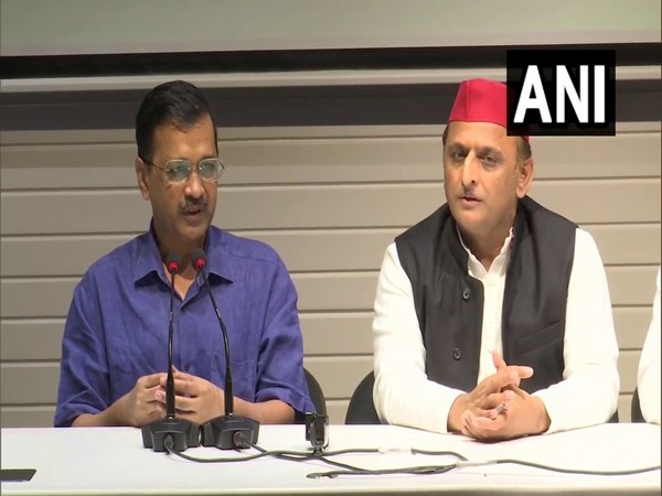 Delhi CM Arvind Kejriwal and Samajwadi Party President Akhilesh Yadav (Photo/ANI)