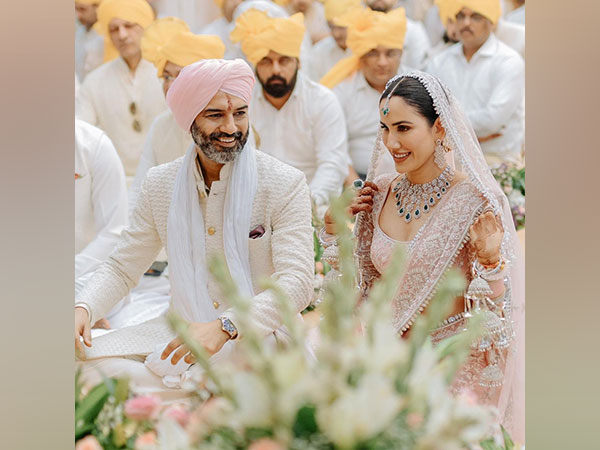 Sonnalli Seygall and Ashesh L Sajnani (Image source: Instagram)