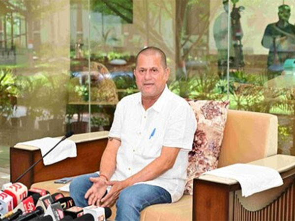 KIIT & KISS Founder Dr. Achyuta Samanta announcing support to the family members of the Odisha train mishap victims.