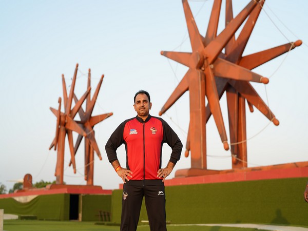 Coach Ram Mehar Singh (Twitter: Photo/GujaratGiants)