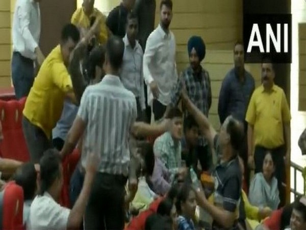 AAP and BJP supporters clash (Photo/ANI)